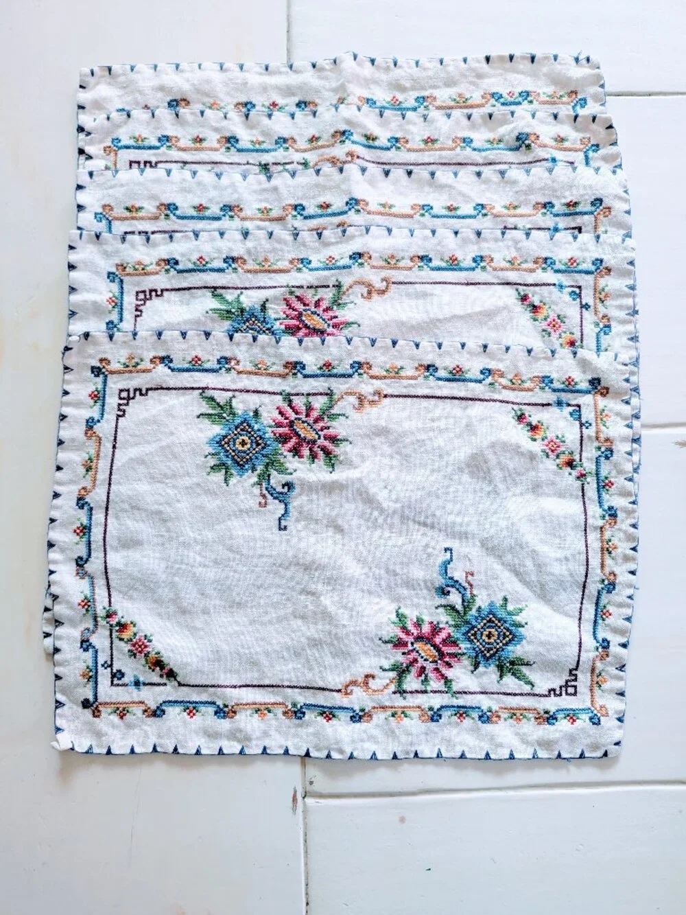 VTG Set of 5 Cross Stitch Linen Placemats Floral Embroidered Cream Cottagecore